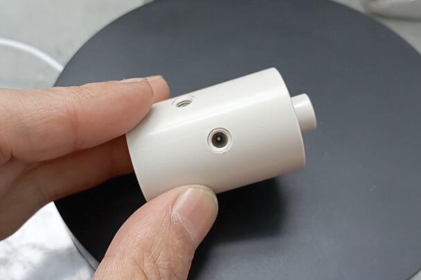 PEEK交叉孔去毛刺，斯曼克磨粒流解決方案！