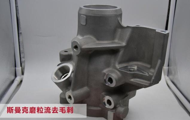 閥體<a href='http://bjosjzs.com' target='_blank'><u>交叉孔去毛刺</u></a>，是令人十分苦惱的事情。一來(lái)閥體交叉孔多，二來(lái)交叉孔毛刺不像表面毛刺那樣容易接觸，所以，如果用人工對(duì)閥體<a href='http://bjosjzs.com' target='_blank'><u>交叉孔去毛刺</u></a>，十分緩慢。